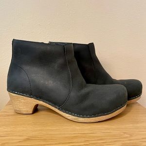 Dansko Black Maria pull-on boot, size 37